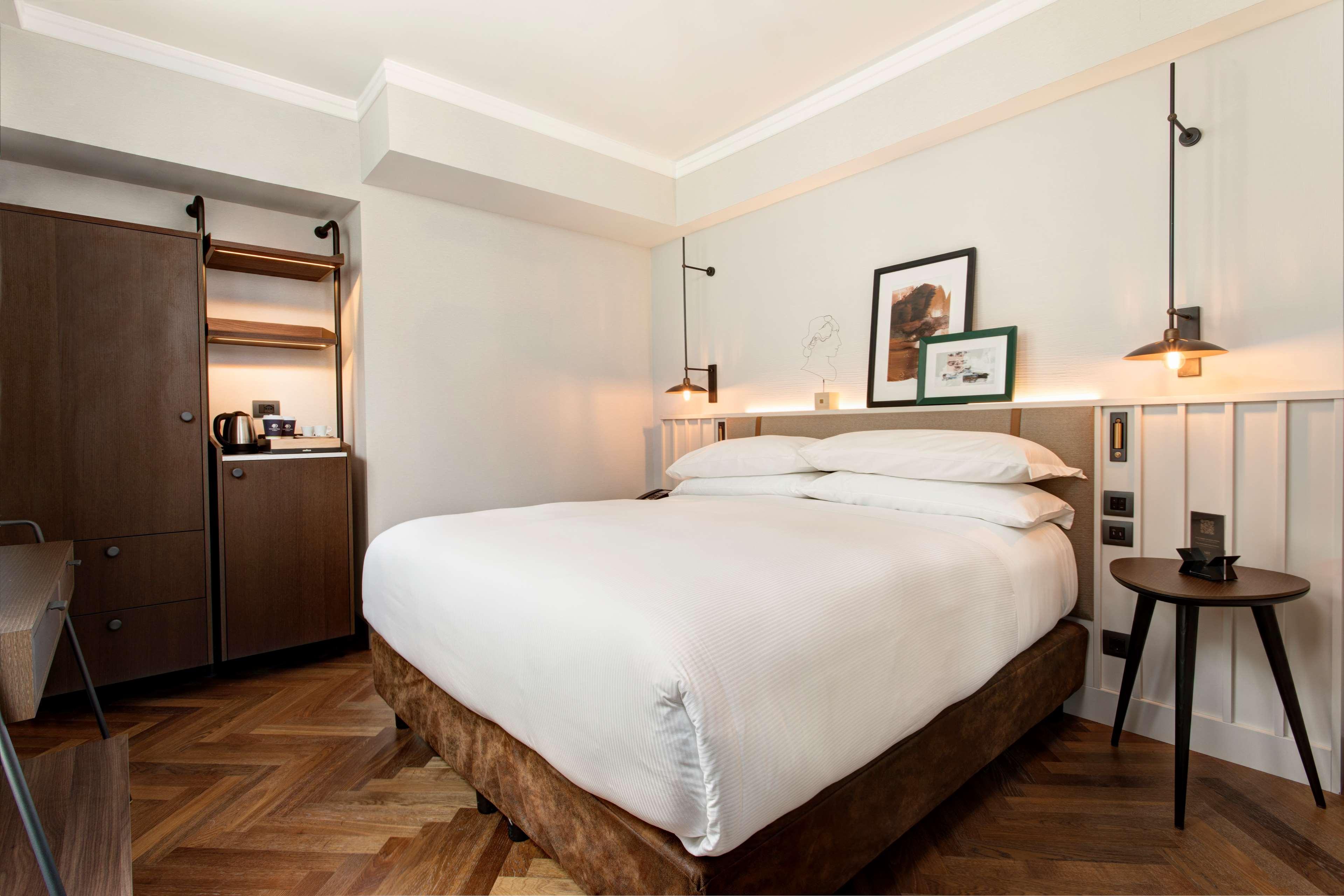 Hotel Doubletree By Hilton Rome Monti Esterno foto