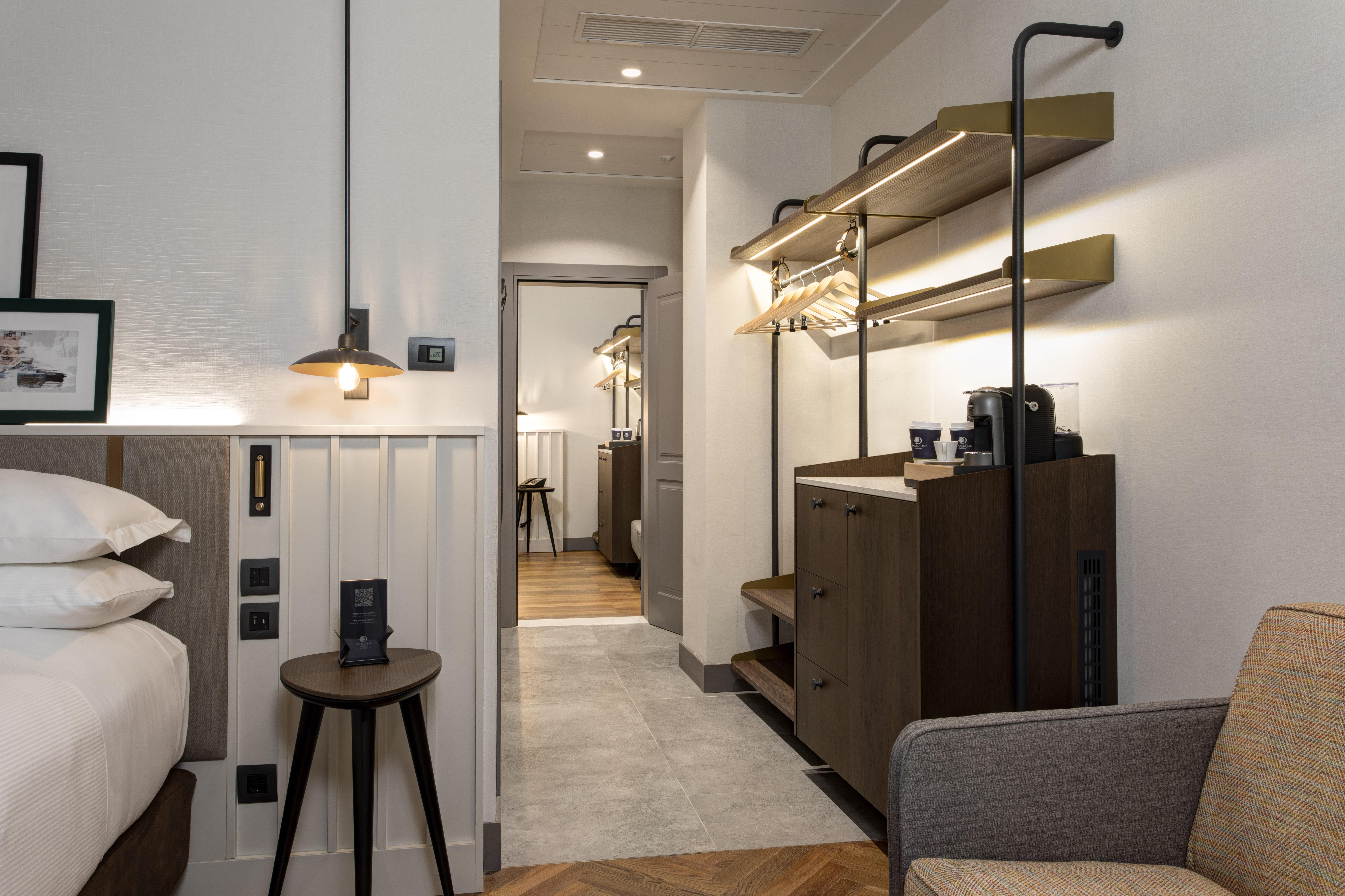 Hotel Doubletree By Hilton Rome Monti Esterno foto