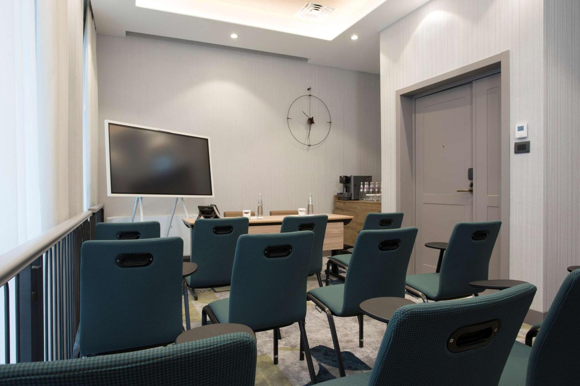Hotel Doubletree By Hilton Rome Monti Esterno foto