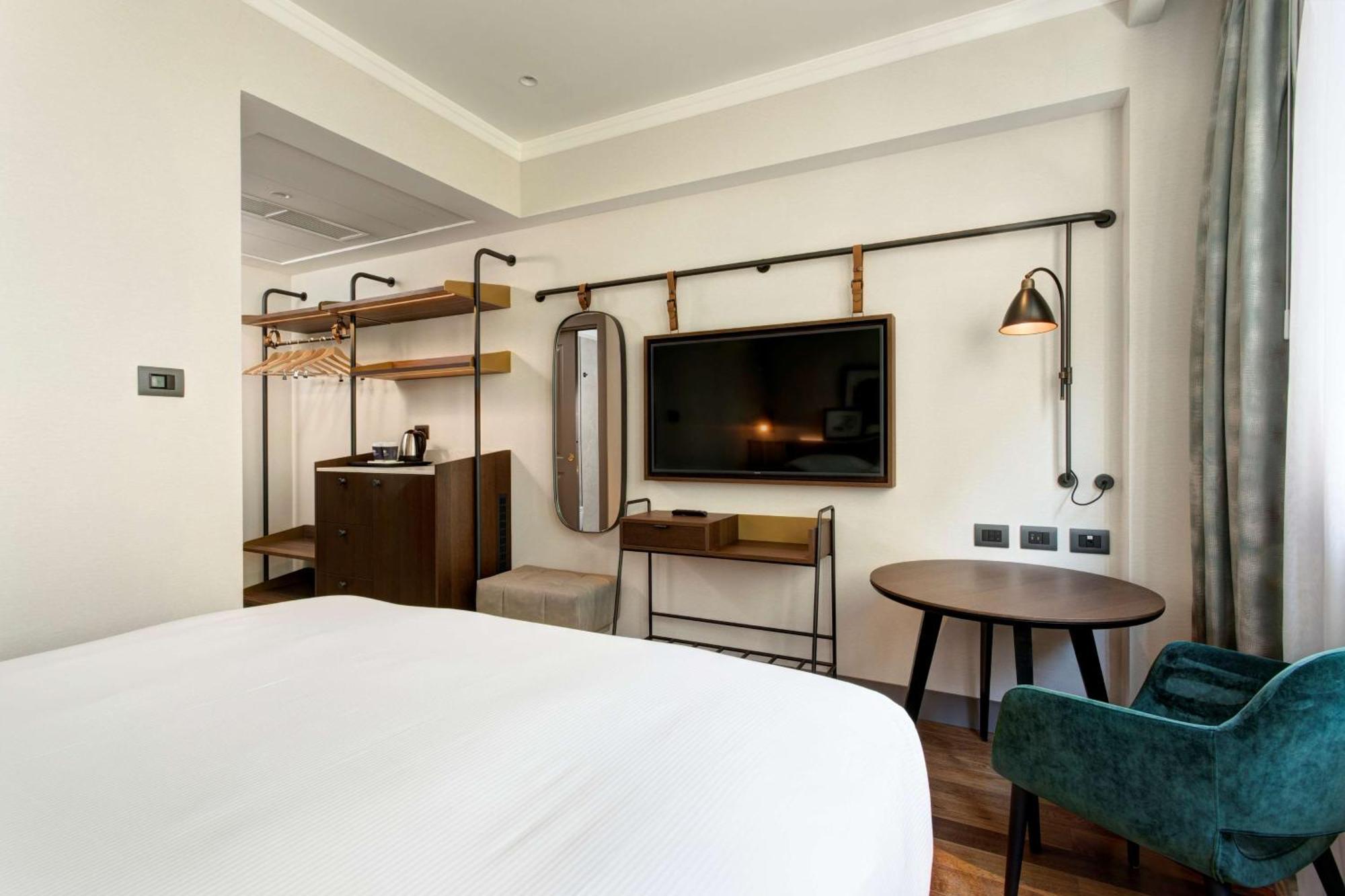 Hotel Doubletree By Hilton Rome Monti Esterno foto