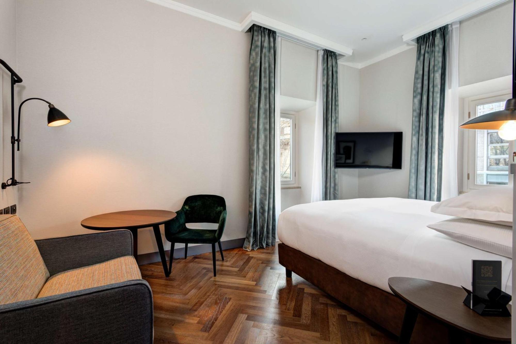 Hotel Doubletree By Hilton Rome Monti Esterno foto