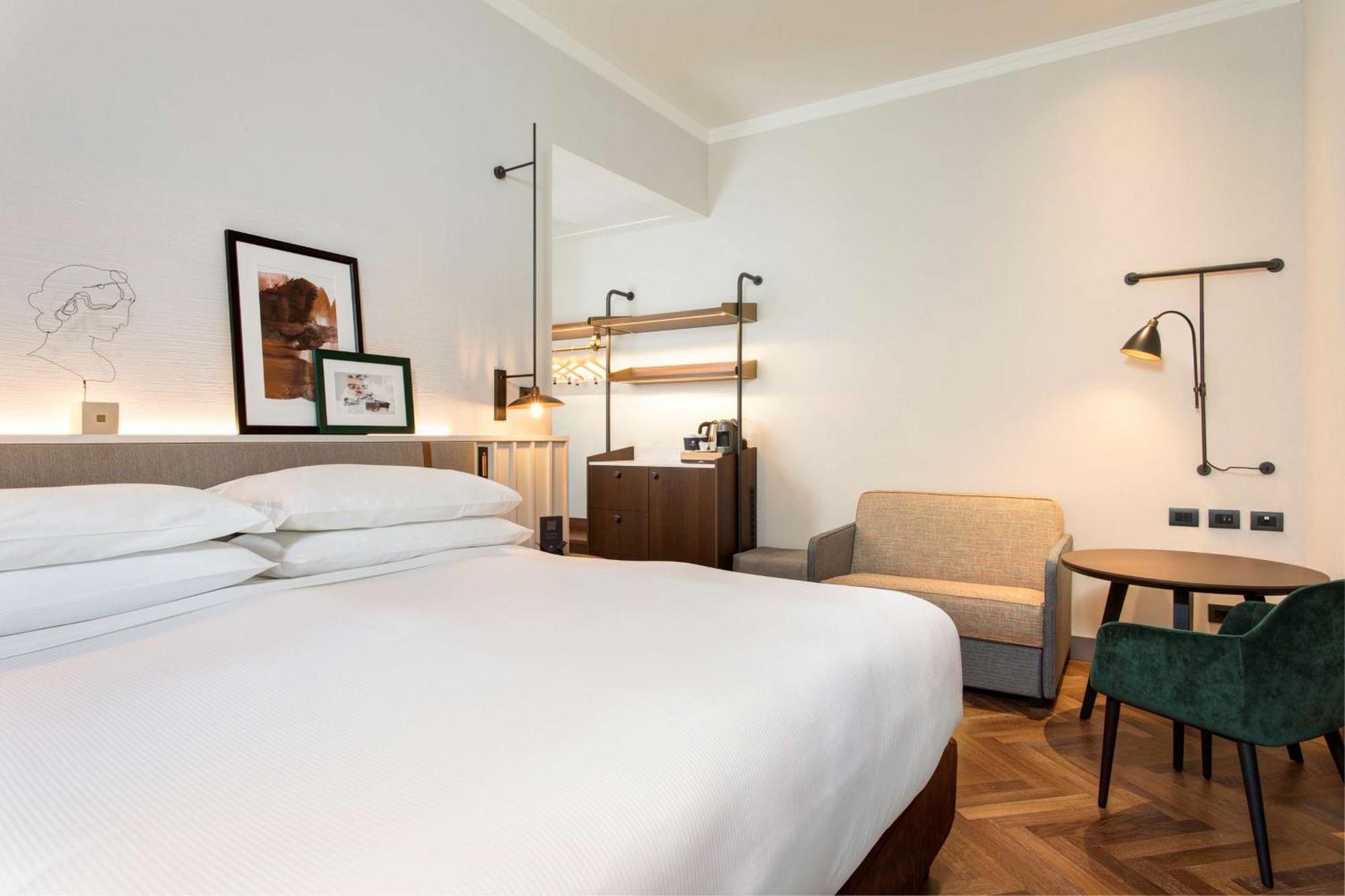 Hotel Doubletree By Hilton Rome Monti Esterno foto