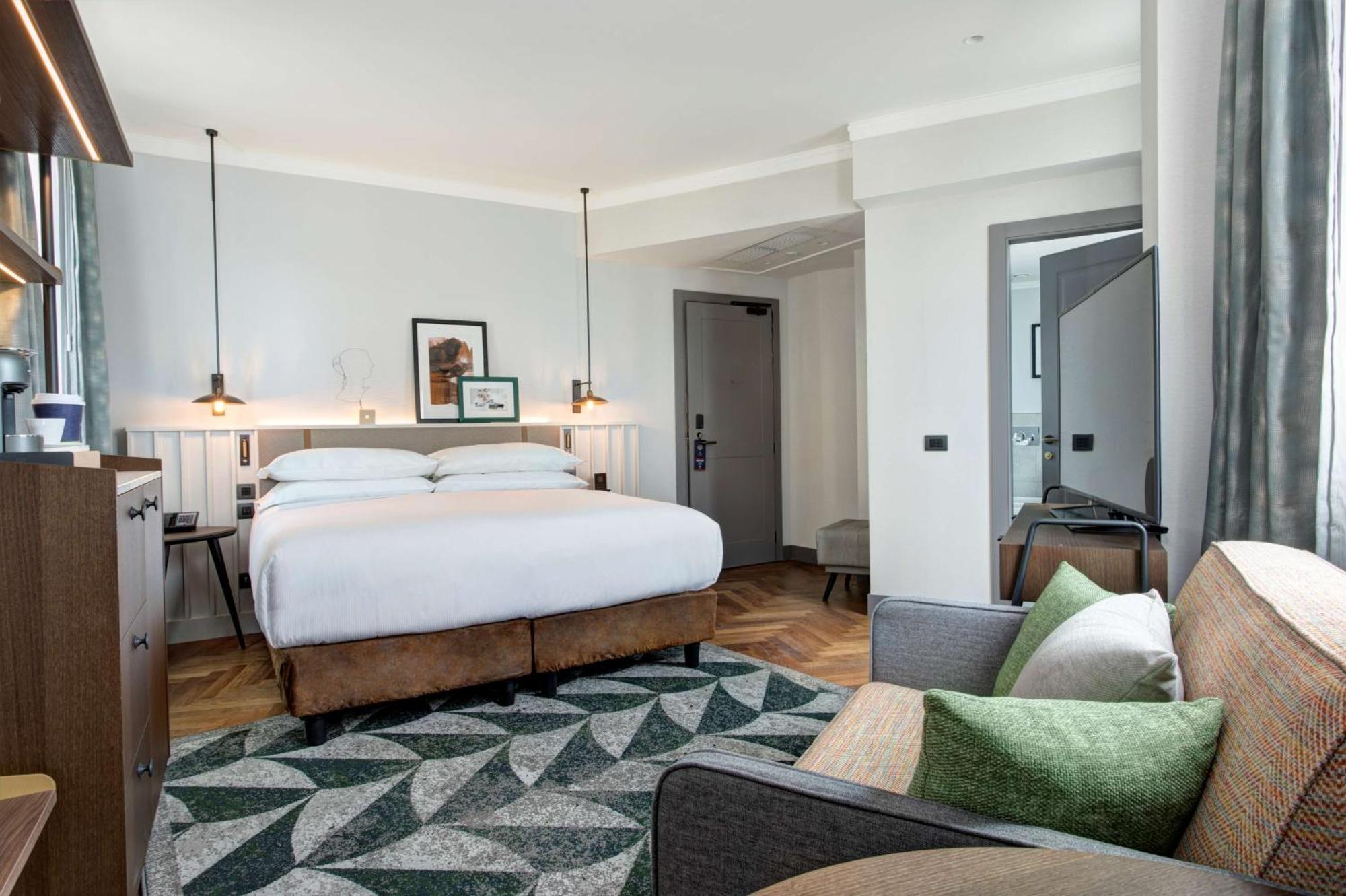 Hotel Doubletree By Hilton Rome Monti Esterno foto