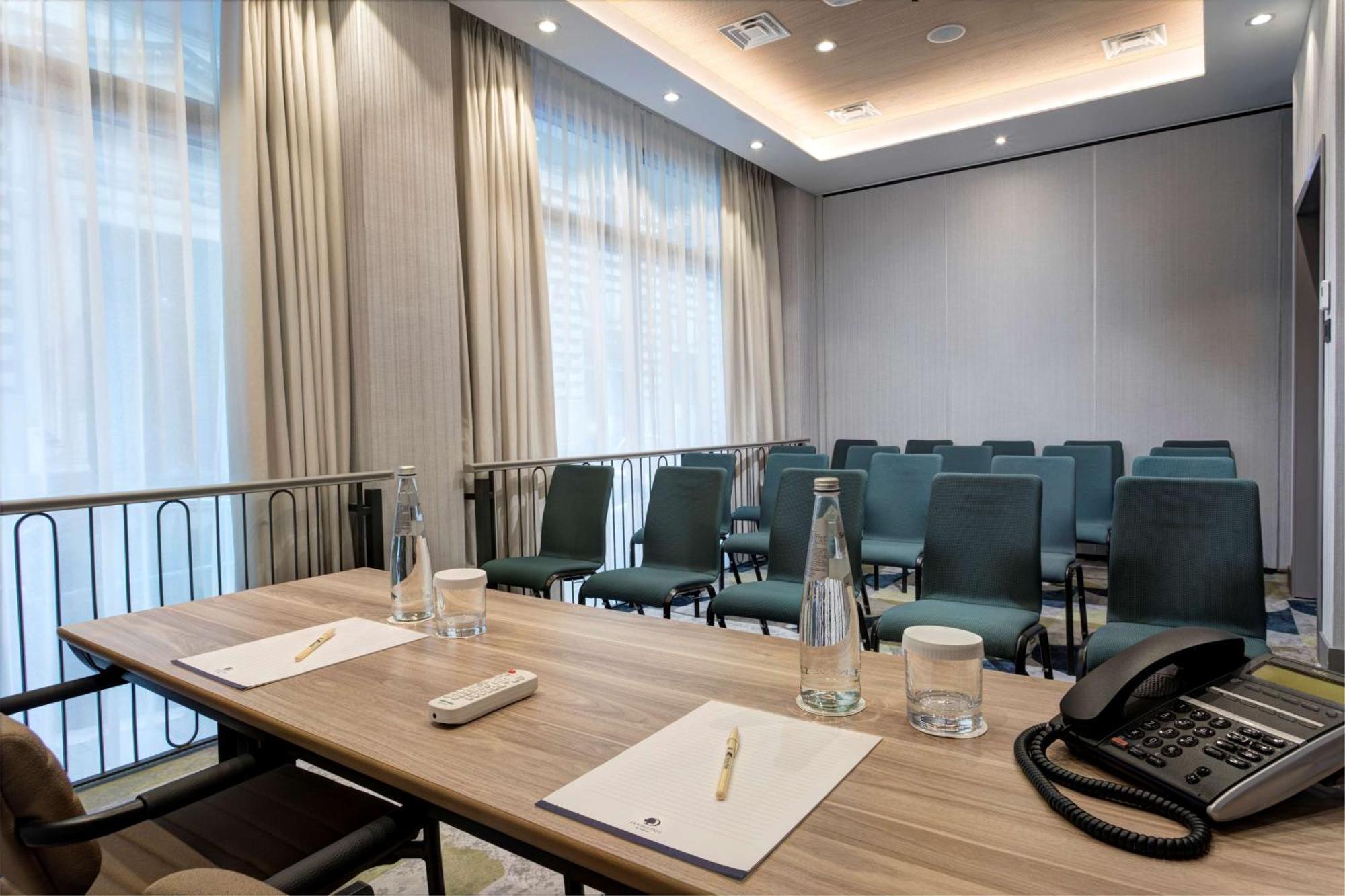 Hotel Doubletree By Hilton Rome Monti Esterno foto