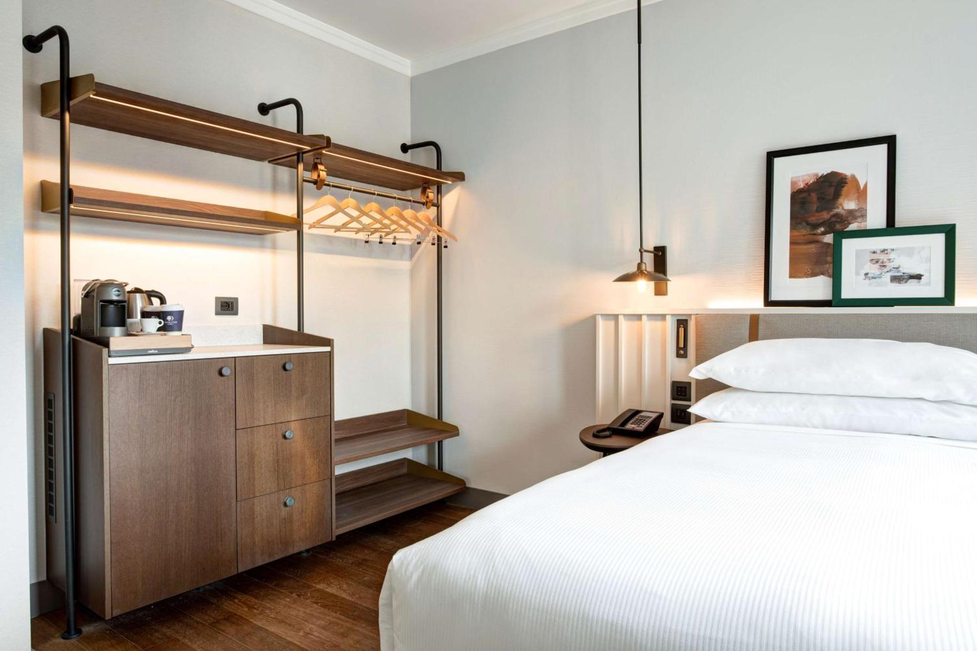 Hotel Doubletree By Hilton Rome Monti Esterno foto