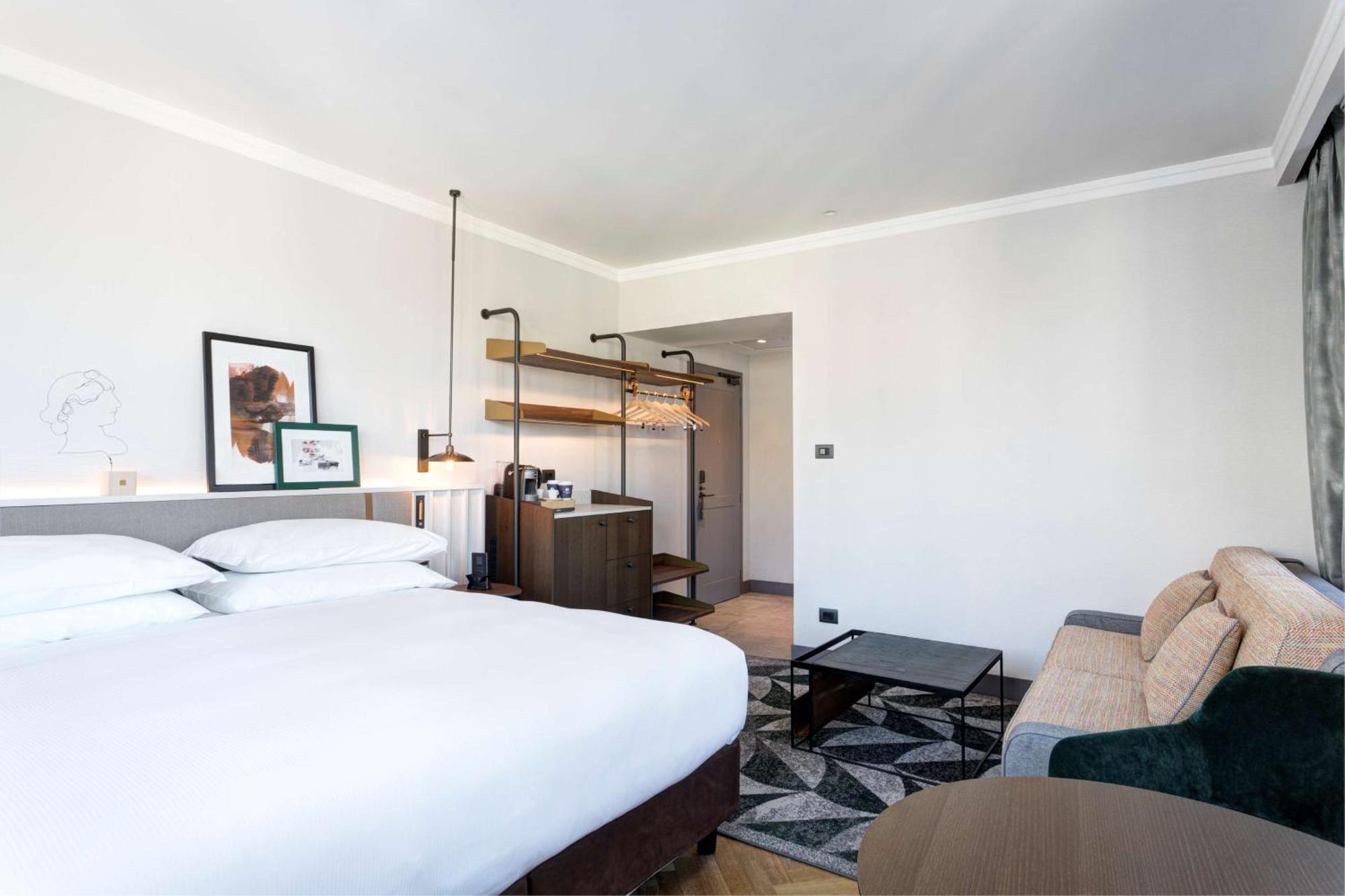 Hotel Doubletree By Hilton Rome Monti Esterno foto