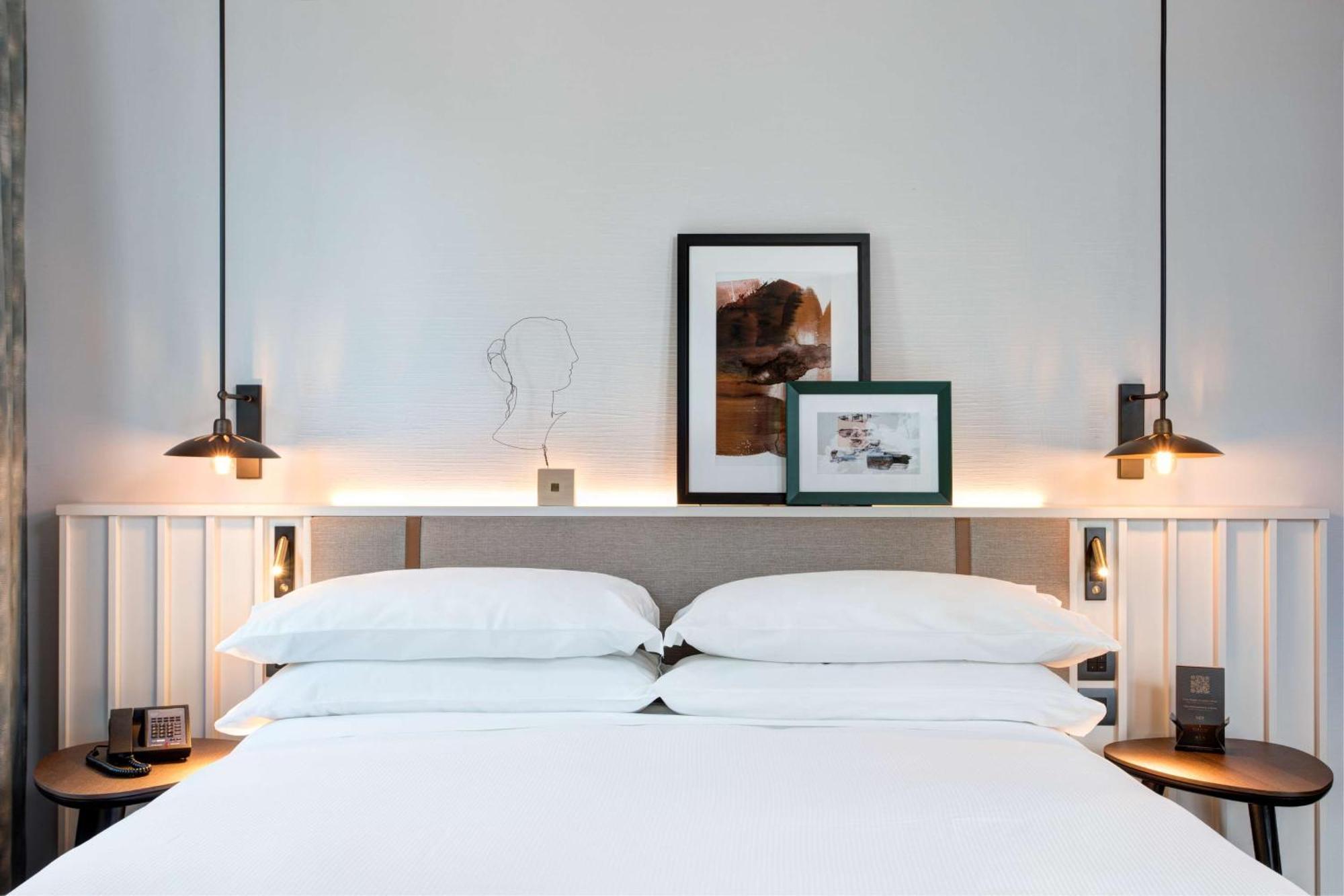 Hotel Doubletree By Hilton Rome Monti Esterno foto