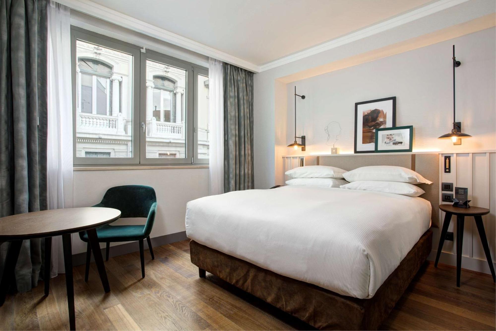 Hotel Doubletree By Hilton Rome Monti Esterno foto