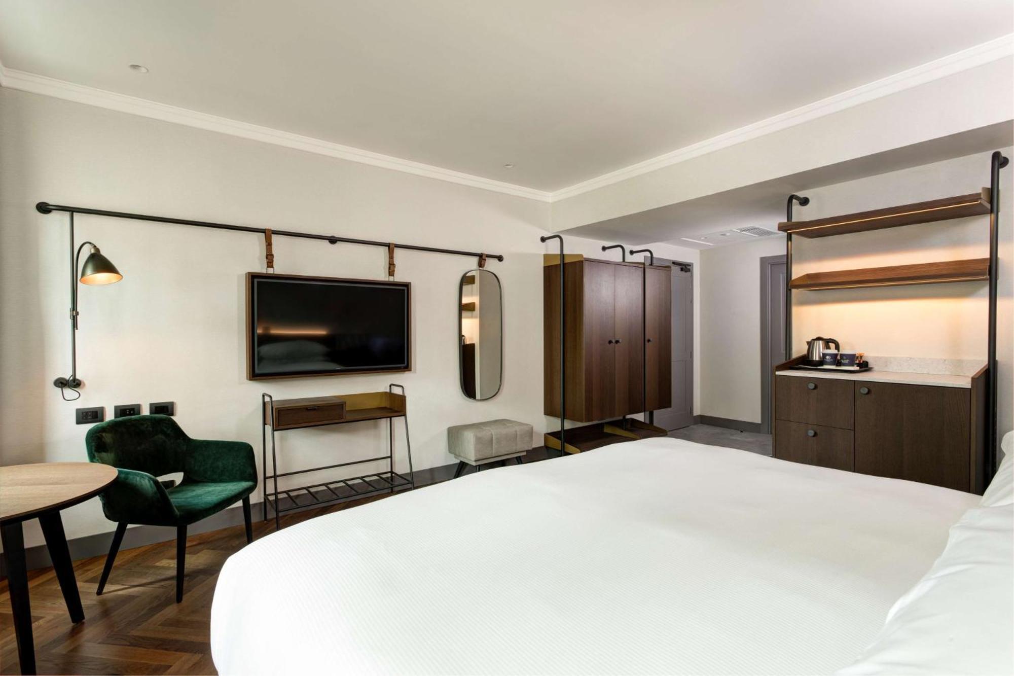 Hotel Doubletree By Hilton Rome Monti Esterno foto