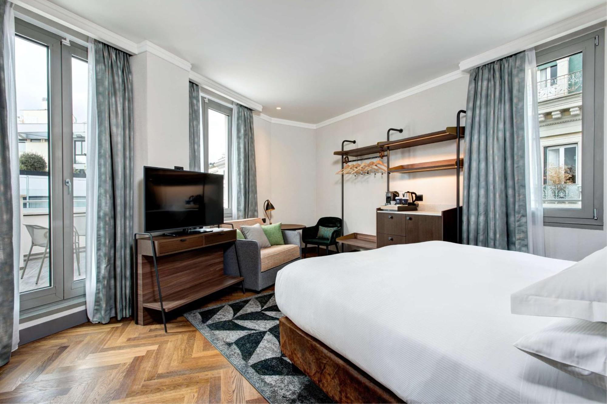 Hotel Doubletree By Hilton Rome Monti Esterno foto