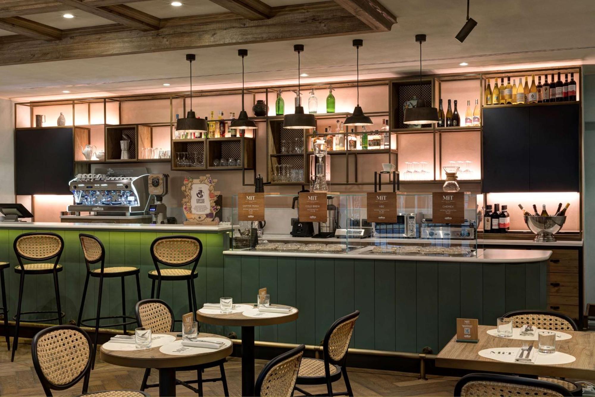 Hotel Doubletree By Hilton Rome Monti Esterno foto