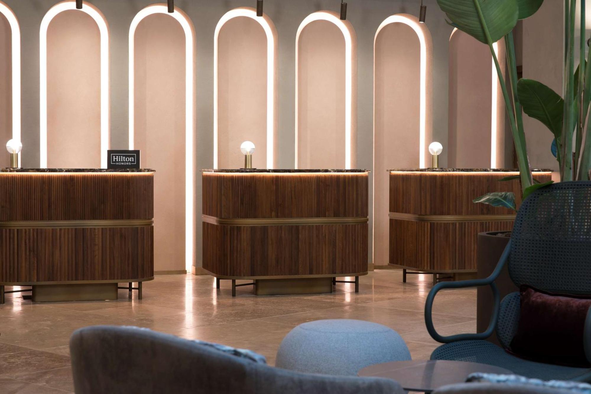 Hotel Doubletree By Hilton Rome Monti Esterno foto
