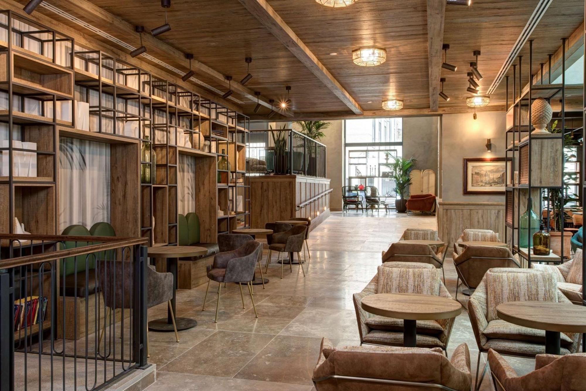 Hotel Doubletree By Hilton Rome Monti Esterno foto